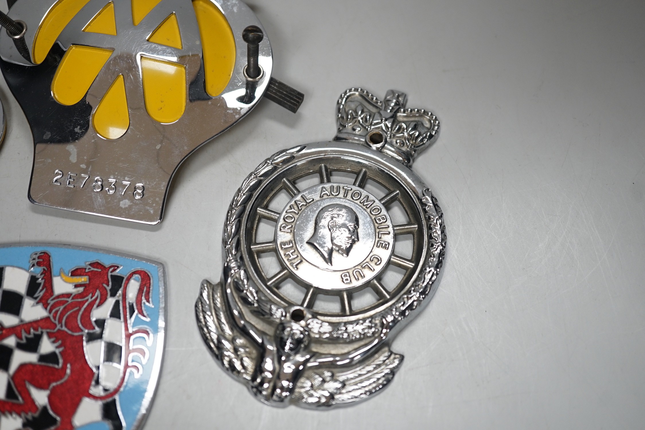 Seven car badges: Fiat motor club, British automobile racing club, MG club, the automobile club and three AA badges